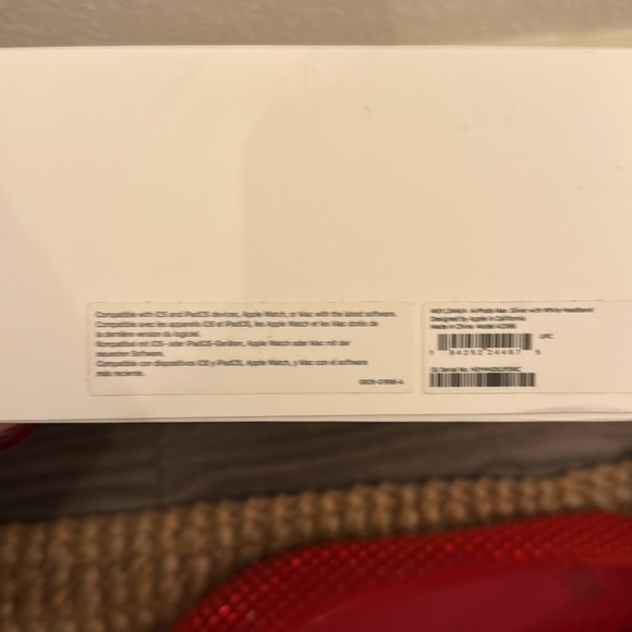 Like New Apple AirPod Max - Picture 6 of 6